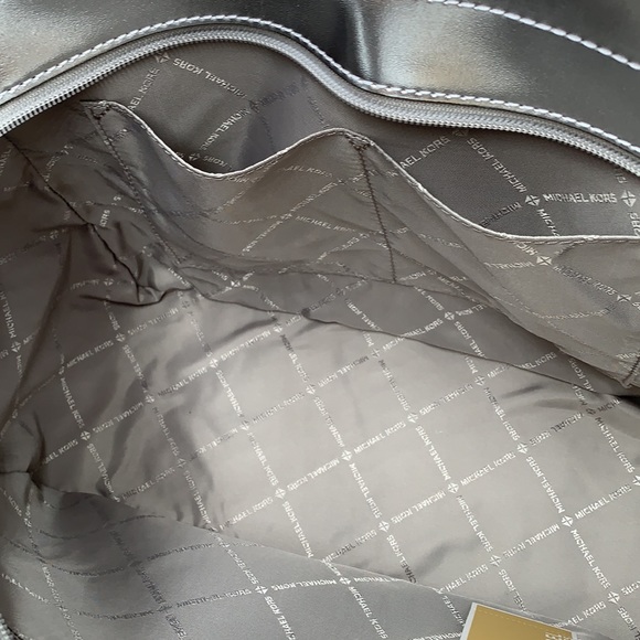 MICHAEL KORS JET SET LARGE X CHAIN SHOULDER TOTE SILVER SIGNATURE COLOR - Picture 14 of 16